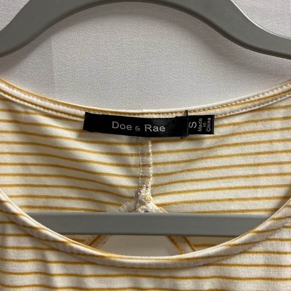 Doe & Rae Stripe Floral Cut Out Back Tank Yellow & Gold Size Small - Picture 4 of 6